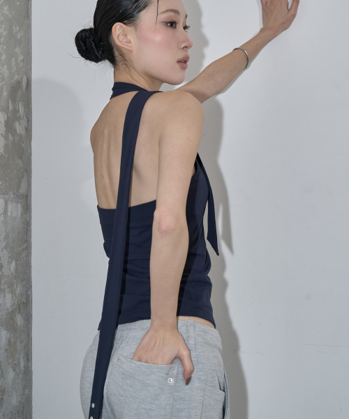 ZIZEMUSEUM(ジゼミュージアム)の「MULTIWAY STRAP HALTER TOP (DEEP NAVY)(Tシャツ/カットソー・レディース・その他・SMALL/MEDIUM)」の4枚目の写真