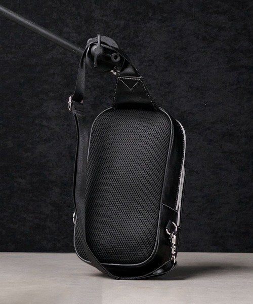 CALIFORNIA OUTFITTERS(カリフォルニア アウトフィッターズ)の「3C32 切り替えデザイン スリングバッグ(ボディバッグ/ウエストポーチ・メンズ・ベージュ/ブラック・ONESIZE)」の13枚目の写真