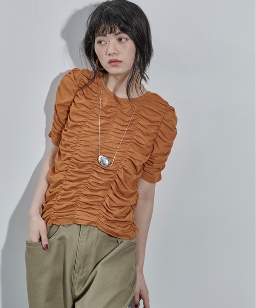 THE YOn(ザヨン)の「2WAYシャーリングシアーハーフスリーブカーディガン(Tシャツ/カットソー・レディース・オレンジ/ブラック/アイボリー・FREE)」の3枚目の写真
