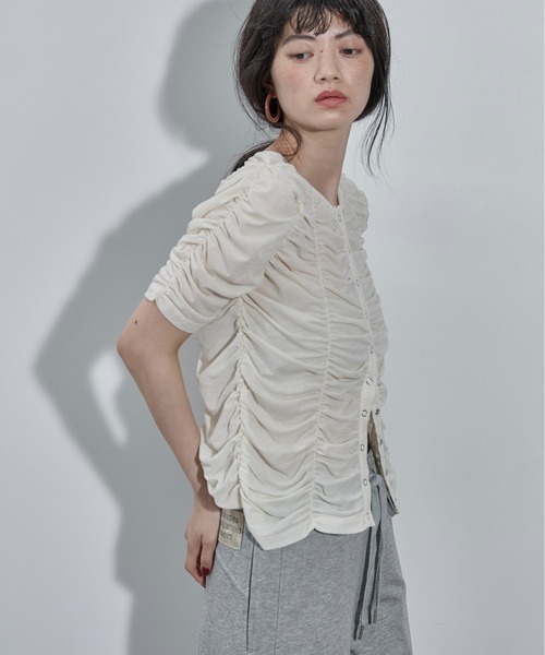 THE YOn(ザヨン)の「2WAYシャーリングシアーハーフスリーブカーディガン(Tシャツ/カットソー・レディース・オレンジ/ブラック/アイボリー・FREE)」の7枚目の写真