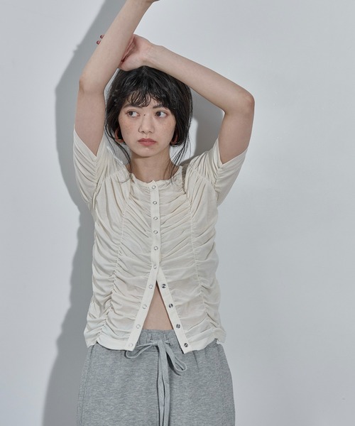 THE YOn(ザヨン)の「2WAYシャーリングシアーハーフスリーブカーディガン(Tシャツ/カットソー・レディース・オレンジ/ブラック/アイボリー・FREE)」の6枚目の写真