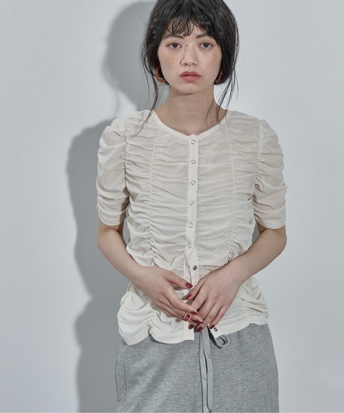 THE YOn(ザヨン)の「2WAYシャーリングシアーハーフスリーブカーディガン(Tシャツ/カットソー・レディース・オレンジ/ブラック/アイボリー・FREE)」の5枚目の写真