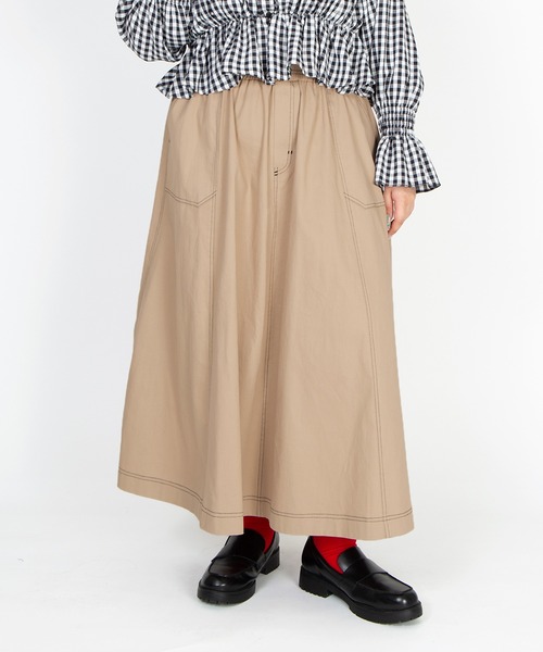 PUNYUS(プニュズ)の「ステッチフレアロングスカート(スカート・レディース・ブラック/カーキ/ピンク/ベージュ・2/3/4/1)」の3枚目の写真