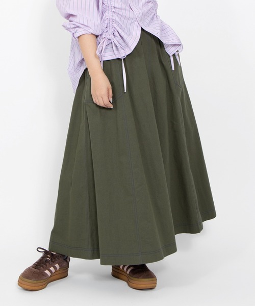 PUNYUS(プニュズ)の「ステッチフレアロングスカート(スカート・レディース・ブラック/カーキ/ピンク/ベージュ・2/3/4/1)」の4枚目の写真