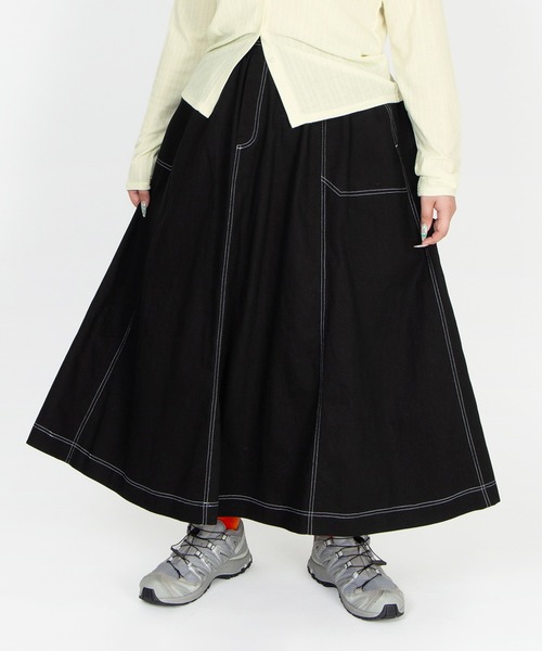 PUNYUS(プニュズ)の「ステッチフレアロングスカート(スカート・レディース・ブラック/カーキ/ピンク/ベージュ・2/3/4/1)」の2枚目の写真