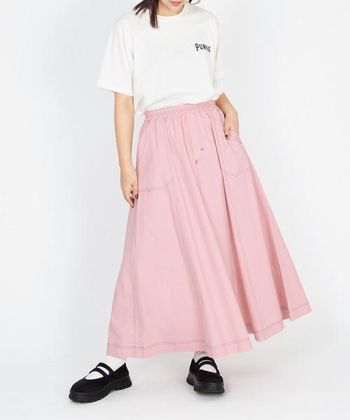 PUNYUS(プニュズ)の「ステッチフレアロングスカート(スカート・レディース・ブラック/カーキ/ピンク/ベージュ・2/3/4/1)」の5枚目の写真