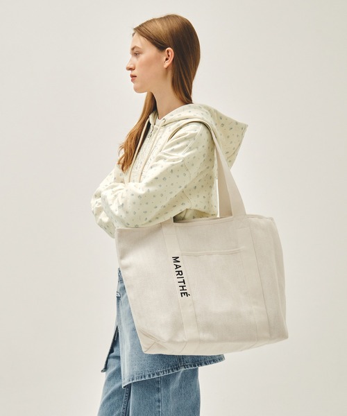 MARITHE + FRANCOIS GIRBAUD(マリテフランソワジルボー)の「REGULAR LOGO BIG COTTON BAG(トートバッグ・レディース・ブルー/ナチュラル/ストライプ・フリー)」の2枚目の写真