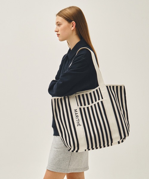 MARITHE + FRANCOIS GIRBAUD(マリテフランソワジルボー)の「REGULAR LOGO BIG COTTON BAG(トートバッグ・レディース・ブルー/ナチュラル/ストライプ・フリー)」の3枚目の写真