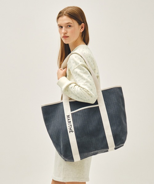 MARITHE + FRANCOIS GIRBAUD(マリテフランソワジルボー)の「REGULAR LOGO BIG COTTON BAG(トートバッグ・レディース・ブルー/ナチュラル/ストライプ・フリー)」の1枚目の写真