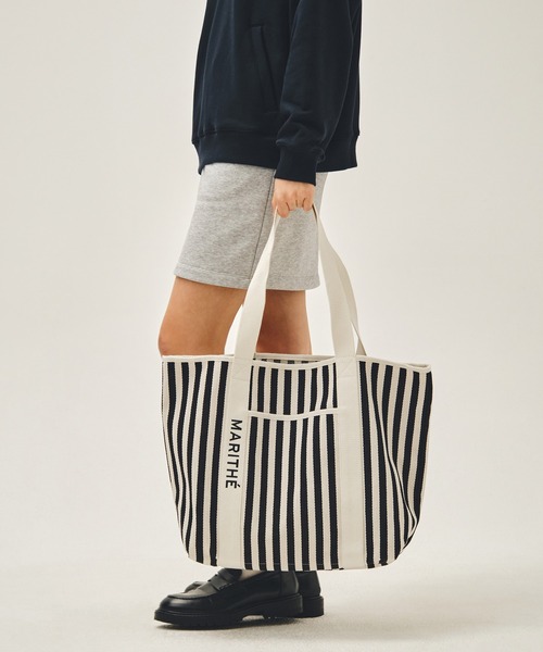 MARITHE + FRANCOIS GIRBAUD(マリテフランソワジルボー)の「REGULAR LOGO BIG COTTON BAG(トートバッグ・レディース・ブルー/ナチュラル/ストライプ・フリー)」の4枚目の写真