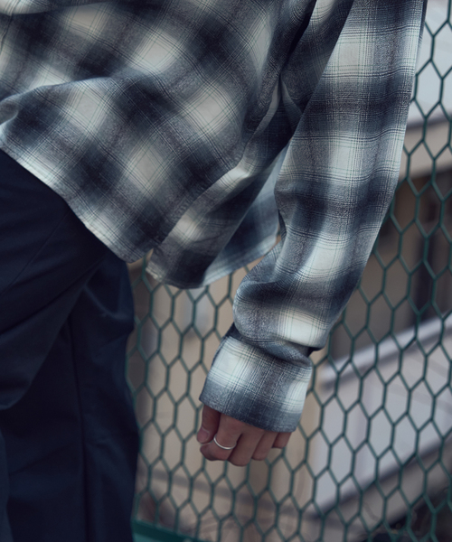 WISM（ウィズム）の「NAMELESSNESS / ネームレスネス RAYON LONG SLEEVE SHIRT（シャツ/ブラウス・メンズ・ブラック/ブルー系その他・3/2）」の11枚目の写真