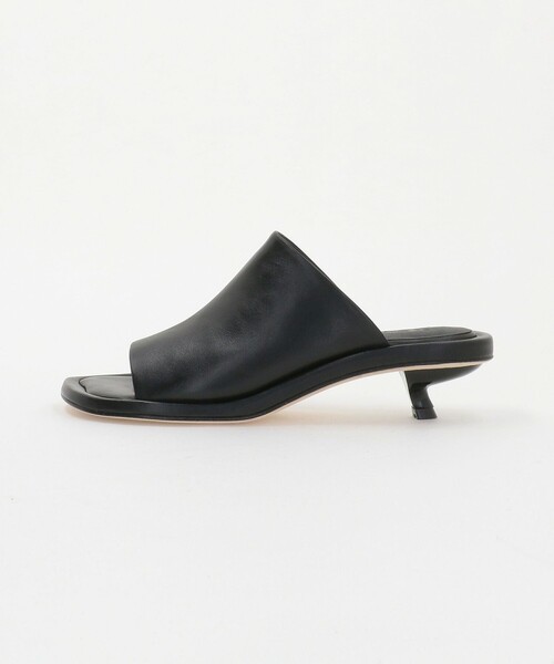 JVAM(ジェーヴィエーエム)の「<JVAM>DELIA MULE< Select by EMMEL REFINES >(サンダル・レディース・オフホワイト/ブラック/ライトブルー・36/38/37)」の2枚目の写真