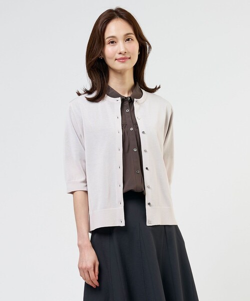 J.PRESS(ジェイプレス)の「COTTON ACETATE DRY クルーネック カーディガン(カーディガン/ボレロ・レディース・ベージュ系/ネイビー系/スカイブルー系/オレンジ系・T13)」の2枚目の写真