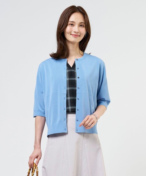J.PRESS(ジェイプレス)の「COTTON ACETATE DRY クルーネック カーディガン(カーディガン/ボレロ・レディース・ベージュ系/ネイビー系/スカイブルー系/オレンジ系・T13)」の3枚目の写真
