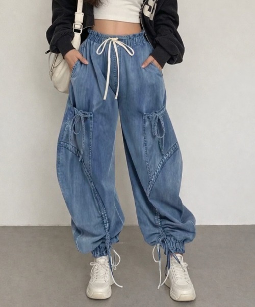 NANEA(ナネア)の「ドロストリボン デザインワイドデニムパンツ(デニムパンツ・レディース・ブルー/ブラック・X-LARGE/LARGE)」の12枚目の写真