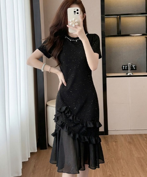 LUCPY(ラクピー)の「パールネックラメフリルヘムワンピース(ワンピース・レディース・ブラック・XX-LARGE/X-LARGE/LARGE/MEDIUM)」の2枚目の写真