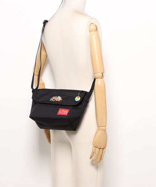 Manhattan Portage（マンハッタンポーテージ）の「Nylon Messenger Bag (XS) FZP MGNT / TOY STORY MR AND MRS POTATO HEAD（メッセンジャーバッグ・レディース・ブラック・X-SMALL）」の20枚目の写真