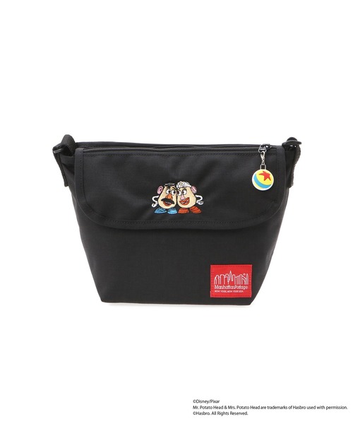 Manhattan Portage（マンハッタンポーテージ）の「Nylon Messenger Bag (XS) FZP MGNT / TOY STORY MR AND MRS POTATO HEAD（メッセンジャーバッグ・レディース・ブラック・X-SMALL）」の2枚目の写真