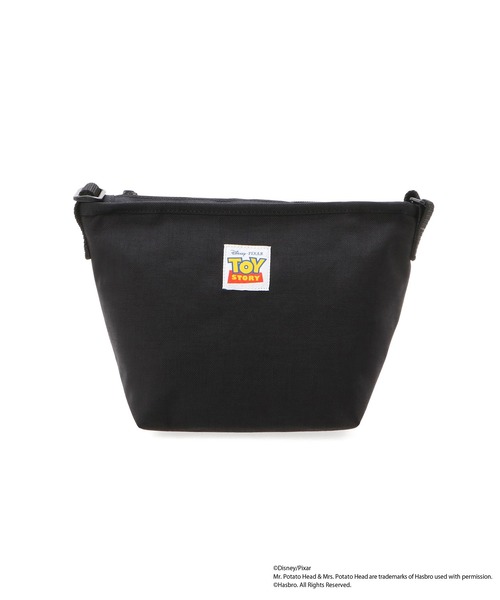 Manhattan Portage（マンハッタンポーテージ）の「Nylon Messenger Bag (XS) FZP MGNT / TOY STORY MR AND MRS POTATO HEAD（メッセンジャーバッグ・レディース・ブラック・X-SMALL）」の4枚目の写真