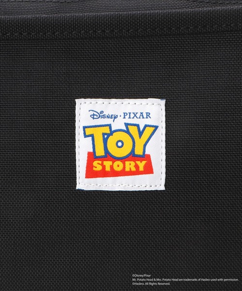 Manhattan Portage（マンハッタンポーテージ）の「Nylon Messenger Bag (XS) FZP MGNT / TOY STORY MR AND MRS POTATO HEAD（メッセンジャーバッグ・レディース・ブラック・X-SMALL）」の9枚目の写真