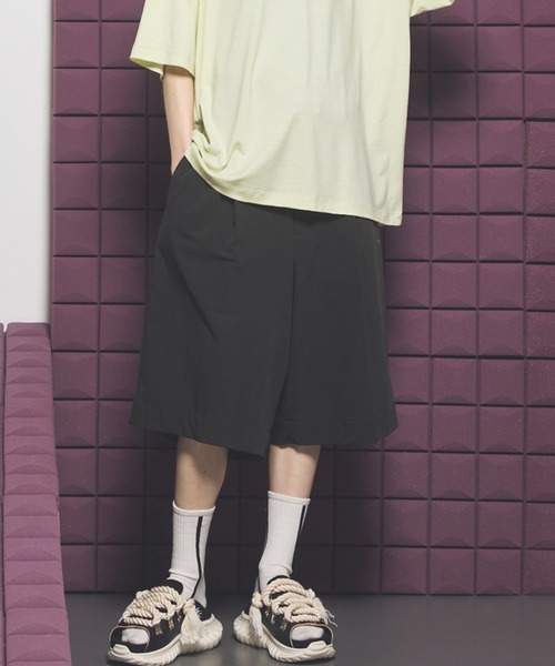 MAISON SPECIAL（メゾンスペシャル）の「《UNISEX》【PERTEX】Prime-Wide One-tuck Shorts/【パーテックス】プライムワイドワンタックショーツ【MAISON SPECIAL/メゾンスペシャル】■セットアップ対応■（その他パンツ・メンズ・ブラック/グレー/チャコールグレー・0/1/2）」の2枚目の写真