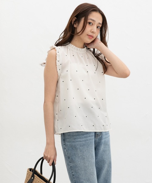 Honeys(ハニーズ)の「ドット刺繍フリルブラウス(シャツ/ブラウス・レディース・ベージュ/グリーン/ネイビー/アイボリー・L/LL/M/S)」の7枚目の写真