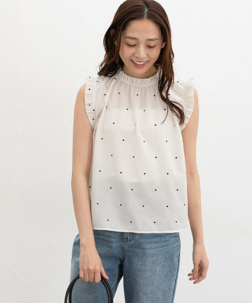 Honeys(ハニーズ)の「ドット刺繍フリルブラウス(シャツ/ブラウス・レディース・ベージュ/グリーン/ネイビー/アイボリー・L/LL/M/S)」の8枚目の写真