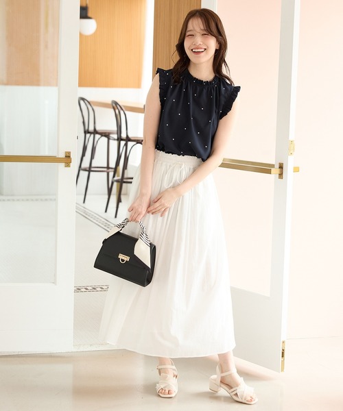 Honeys(ハニーズ)の「ドット刺繍フリルブラウス(シャツ/ブラウス・レディース・ベージュ/グリーン/ネイビー/アイボリー・L/LL/M/S)」の9枚目の写真