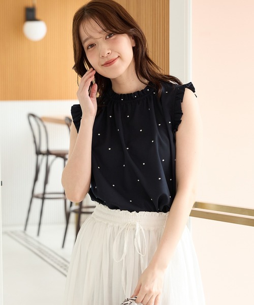 Honeys(ハニーズ)の「ドット刺繍フリルブラウス(シャツ/ブラウス・レディース・ベージュ/グリーン/ネイビー/アイボリー・L/LL/M/S)」の15枚目の写真