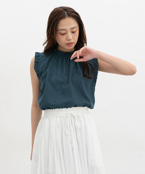 Honeys(ハニーズ)の「ドット刺繍フリルブラウス(シャツ/ブラウス・レディース・ベージュ/グリーン/ネイビー/アイボリー・L/LL/M/S)」の17枚目の写真