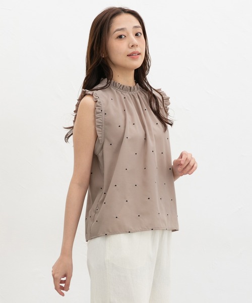 Honeys(ハニーズ)の「ドット刺繍フリルブラウス(シャツ/ブラウス・レディース・ベージュ/グリーン/ネイビー/アイボリー・L/LL/M/S)」の19枚目の写真