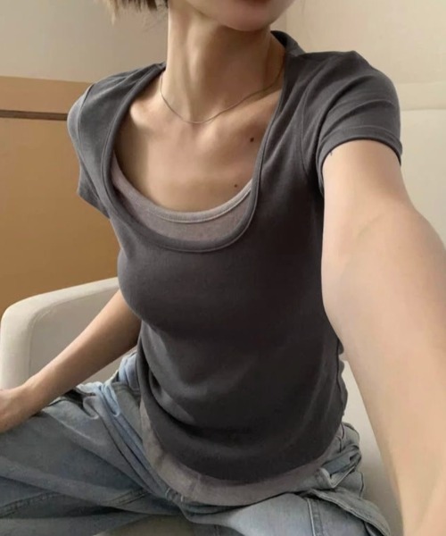 LADY LIKE(レディライク)の「レイヤード風ラウンドネックTシャツ(Tシャツ/カットソー・レディース・ダークグレー/ダークベージュ・M)」の6枚目の写真