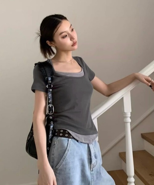 LADY LIKE(レディライク)の「レイヤード風ラウンドネックTシャツ(Tシャツ/カットソー・レディース・ダークグレー/ダークベージュ・M)」の5枚目の写真