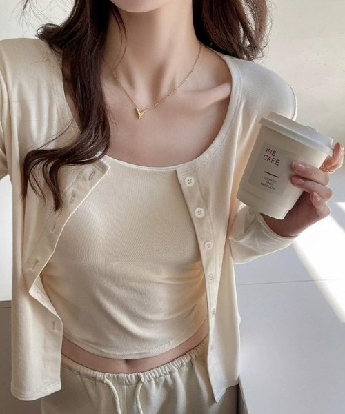 Forcement(フォースメント)の「さらっと羽織れて着まわしやすい、ベーシックなクルーネックUVカットカーデ夏服(カーディガン/ボレロ・レディース・ホワイト/ブラック/クリーム・FREE)」の3枚目の写真