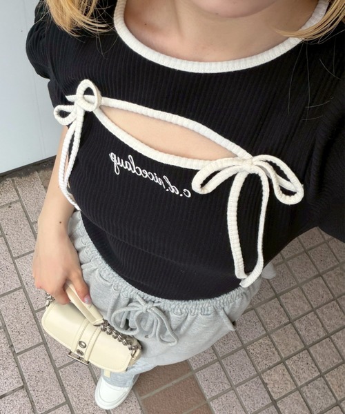 continuer de NICE CLAUP(コンティニューデナイスクラップ)の「胸リボンテレコTOPS(Tシャツ/カットソー・レディース・ピンク/ブラック/オフホワイト/その他12・FREE)」の1枚目の写真