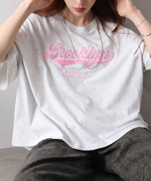 SpRay(スプレイ)の「フェルトロゴBIG Tシャツ(Tシャツ/カットソー・レディース・ダークグリーン/ホワイト/レッド/オートミール/ネイビー・FREE)」の3枚目の写真