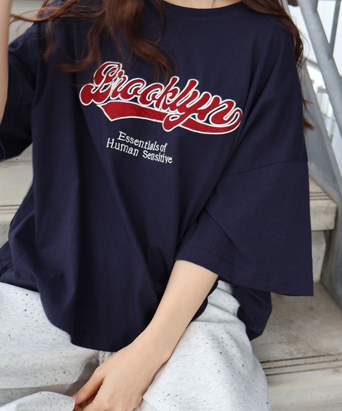 SpRay(スプレイ)の「フェルトロゴBIG Tシャツ(Tシャツ/カットソー・レディース・ダークグリーン/ホワイト/レッド/オートミール/ネイビー・FREE)」の1枚目の写真