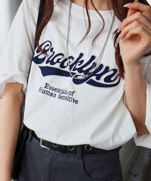SpRay(スプレイ)の「フェルトロゴBIG Tシャツ(Tシャツ/カットソー・レディース・ダークグリーン/ホワイト/レッド/オートミール/ネイビー・FREE)」の2枚目の写真