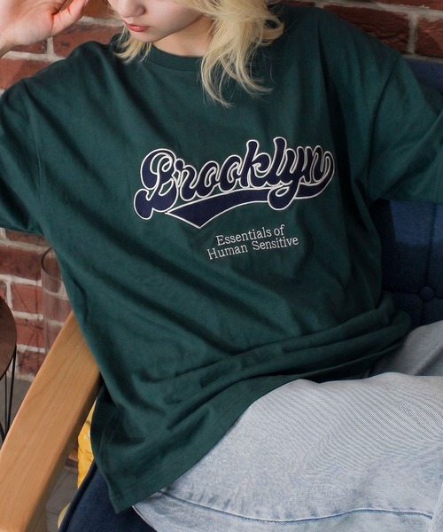 SpRay(スプレイ)の「フェルトロゴBIG Tシャツ(Tシャツ/カットソー・レディース・ダークグリーン/ホワイト/レッド/オートミール/ネイビー・FREE)」の4枚目の写真
