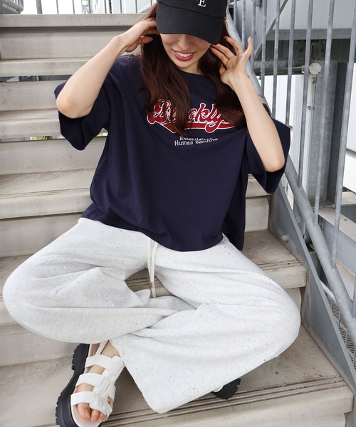 SpRay(スプレイ)の「フェルトロゴBIG Tシャツ(Tシャツ/カットソー・レディース・ダークグリーン/ホワイト/レッド/オートミール/ネイビー・FREE)」の11枚目の写真
