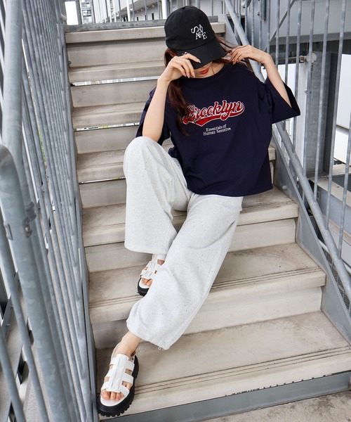 SpRay(スプレイ)の「フェルトロゴBIG Tシャツ(Tシャツ/カットソー・レディース・ダークグリーン/ホワイト/レッド/オートミール/ネイビー・FREE)」の17枚目の写真