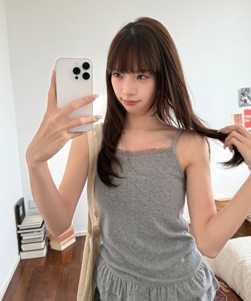 Ritzy(リッツィー)の「ドット柄フリルキャミソールトップス(キャミソール・レディース・ホワイト/グレー・M/L)」の7枚目の写真