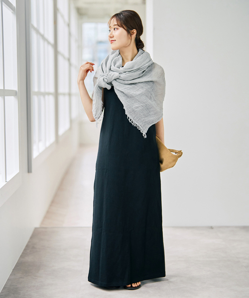 Spick & Span(スピックアンドスパン)の「《新色有り / 追加》CHLORIS / クロリス リネンストール(ストール/ショール・レディース・ネイビー/ベージュ/グレー・FREE)」の15枚目の写真