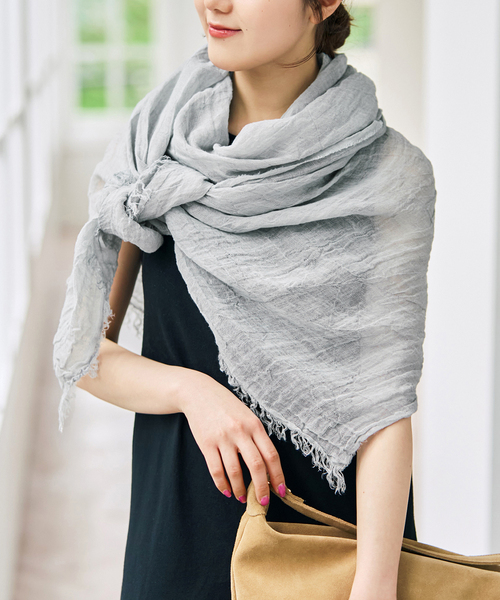 Spick & Span(スピックアンドスパン)の「《新色有り / 追加》CHLORIS / クロリス リネンストール(ストール/ショール・レディース・ネイビー/ベージュ/グレー・FREE)」の17枚目の写真