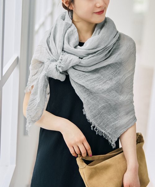 Spick & Span(スピックアンドスパン)の「《新色有り / 追加》CHLORIS / クロリス リネンストール(ストール/ショール・レディース・ネイビー/ベージュ/グレー・FREE)」の18枚目の写真