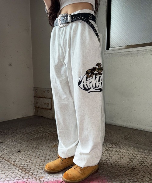 ATMARK(アットマーク)の「《フリーサイズ / UNISEX 》ATMARK クラウンロゴサガラ刺繍スウェットパンツ セットアップ可能(スウェットパンツ・メンズ・ブラック系1/ブラック系3/ホワイト系1/ホワイト系2/ホワイト系3/ブラック系2・FREE)」の2枚目の写真