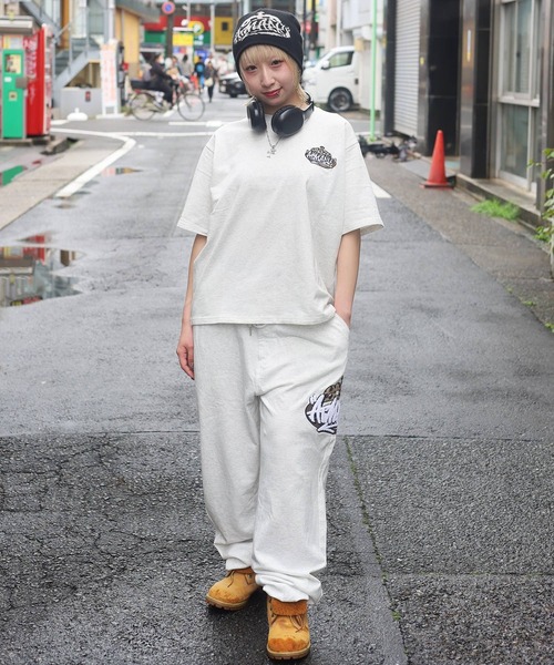 ATMARK(アットマーク)の「《フリーサイズ / UNISEX 》ATMARK クラウンロゴサガラ刺繍スウェットパンツ セットアップ可能(スウェットパンツ・メンズ・ブラック系1/ブラック系3/ホワイト系1/ホワイト系2/ホワイト系3/ブラック系2・FREE)」の3枚目の写真