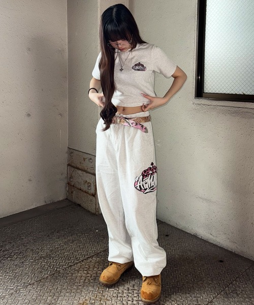 ATMARK(アットマーク)の「《フリーサイズ / UNISEX 》ATMARK クラウンロゴサガラ刺繍スウェットパンツ セットアップ可能(スウェットパンツ・メンズ・ブラック系1/ブラック系3/ホワイト系1/ホワイト系2/ホワイト系3/ブラック系2・FREE)」の16枚目の写真