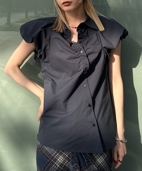 Ameri(アメリ)の「MEDI BALLOON SHOULDER GATHER BLOUSE(シャツ/ブラウス・レディース・ホワイト/ネイビー/マルチ・SMALL/MEDIUM)」の3枚目の写真