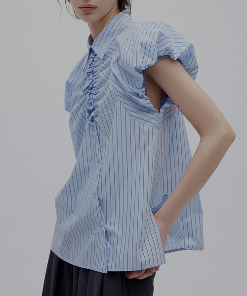 Ameri(アメリ)の「MEDI BALLOON SHOULDER GATHER BLOUSE(シャツ/ブラウス・レディース・ホワイト/ネイビー/マルチ・SMALL/MEDIUM)」の4枚目の写真